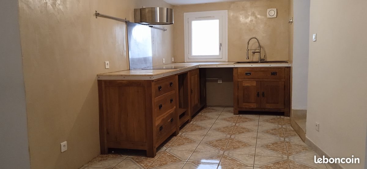 Maison à louer, 80m², Saint-Geniès-de-Comolas