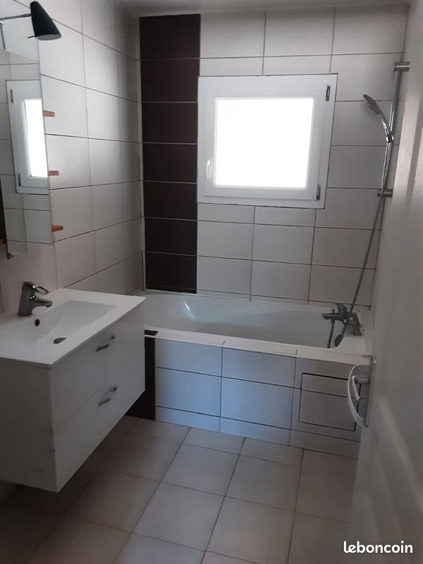 Appartement à louer, 54m², Salles