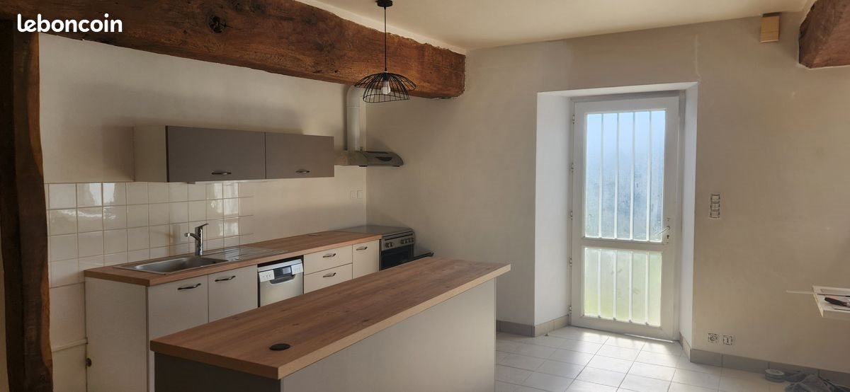 Appartement à louer, 70m², Ambon