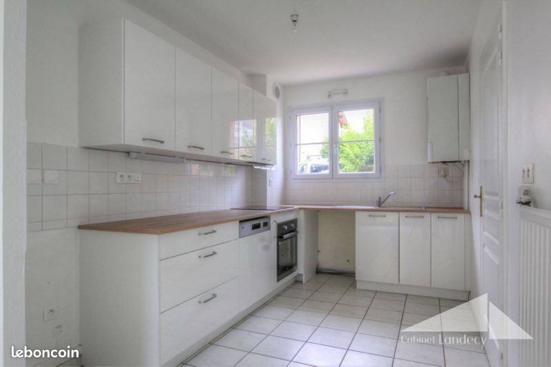 Maison à louer, 92m², Saint-Genis-Pouilly