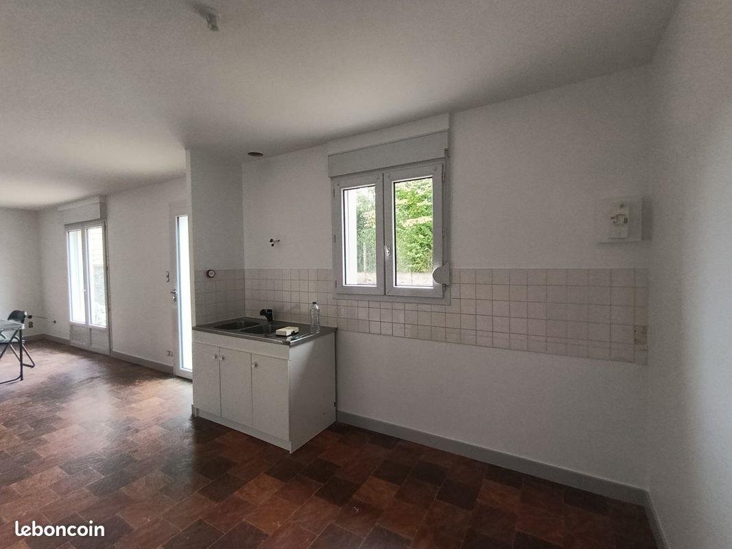 Maison à louer, 65m², Saint-Georges-de-Reintembault