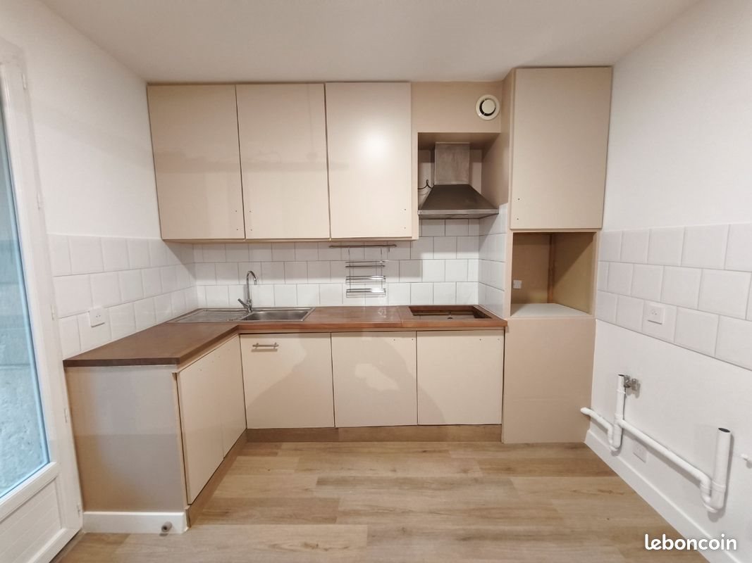 Appartement à louer, 55m², Servian