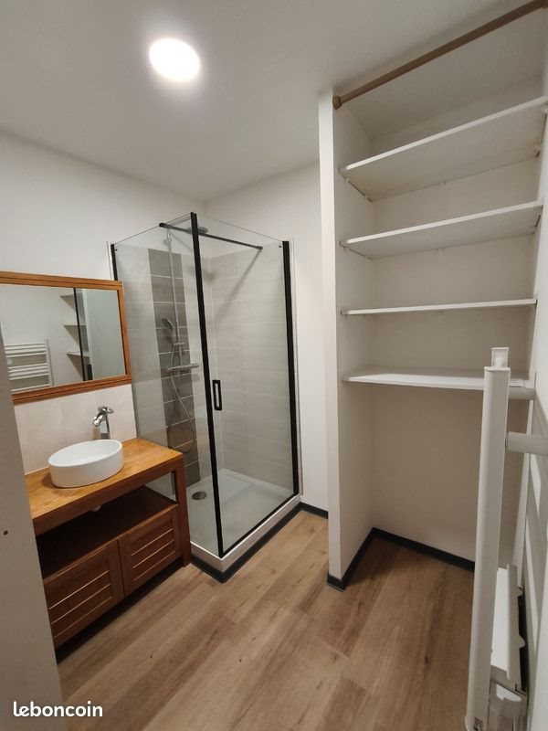 Appartement à louer, 55m², Servian