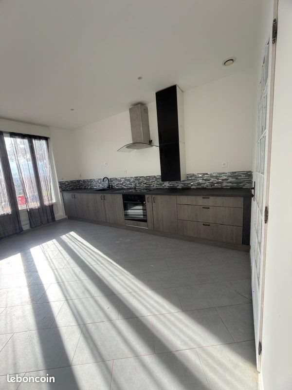 Maison à louer, 180m², Abrest