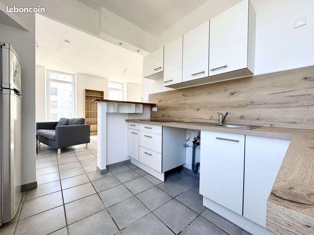 Appartement à louer, 47m², Nîmes