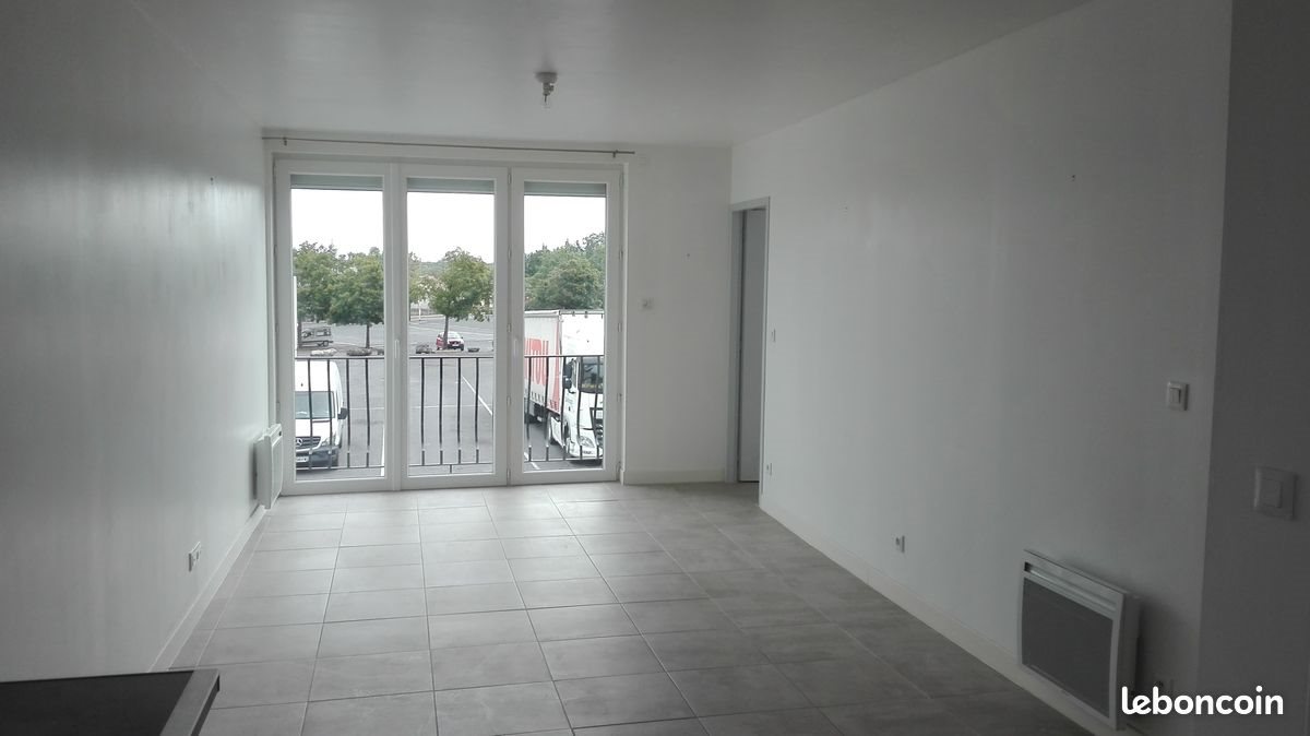 Maison à louer, 67m², Lussac-les-Châteaux