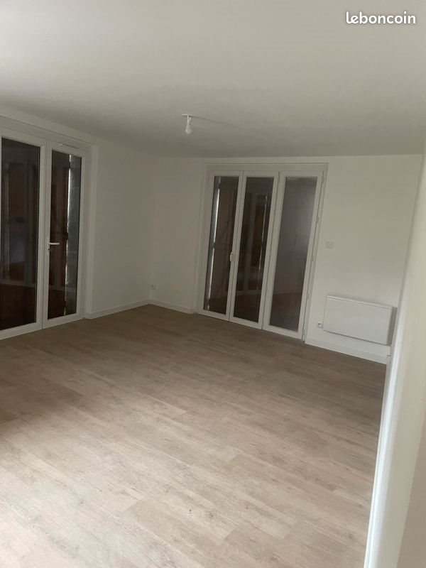 Appartement à louer, 63m², Méounes-lès-Montrieux