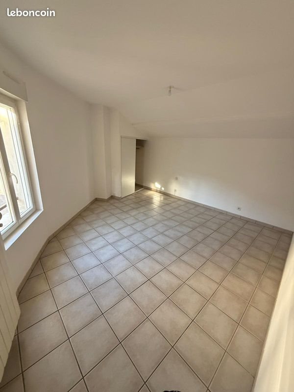 Appartement à louer, 65m², Volonne
