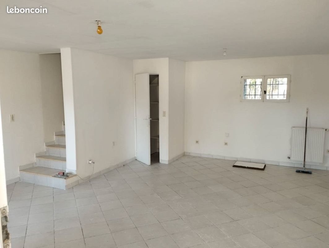 Maison à louer, 72m², Noves