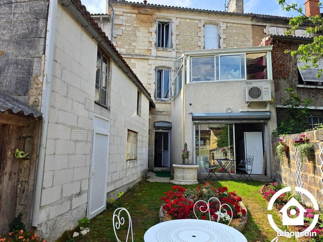 Appartement à vendre, 187m², Ruelle-sur-Touvre