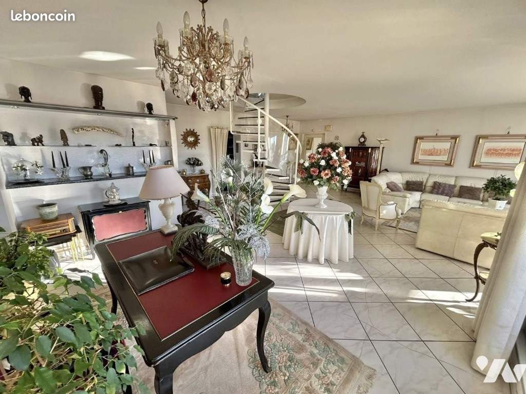 Appartement à vendre, 154m², Saint-Etienne