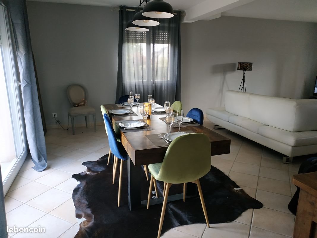 Maison à louer, 150m², Saint-Julien-les-Villas