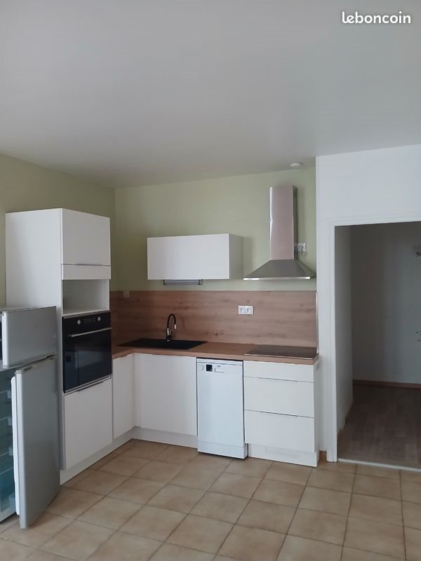 Appartement à louer, 65m², Saint-Georges-de-Luzençon