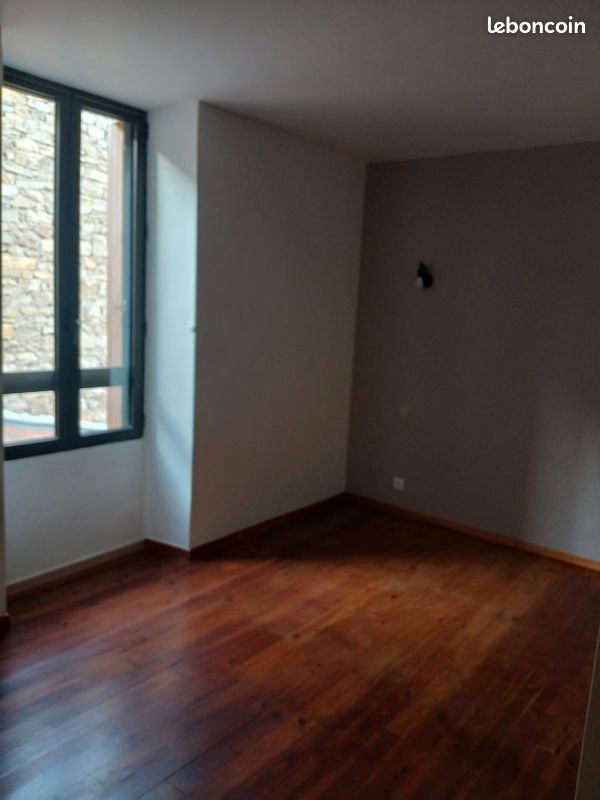 Appartement à louer, 65m², Saint-Georges-de-Luzençon