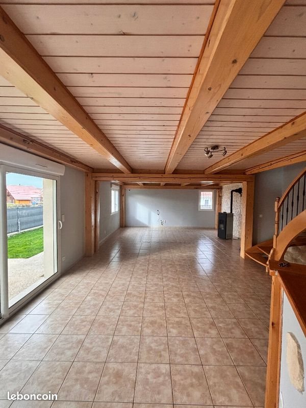 Maison à louer, 164m², Bugny