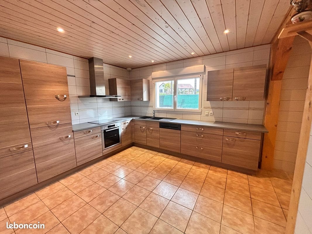 Maison à louer, 164m², Bugny