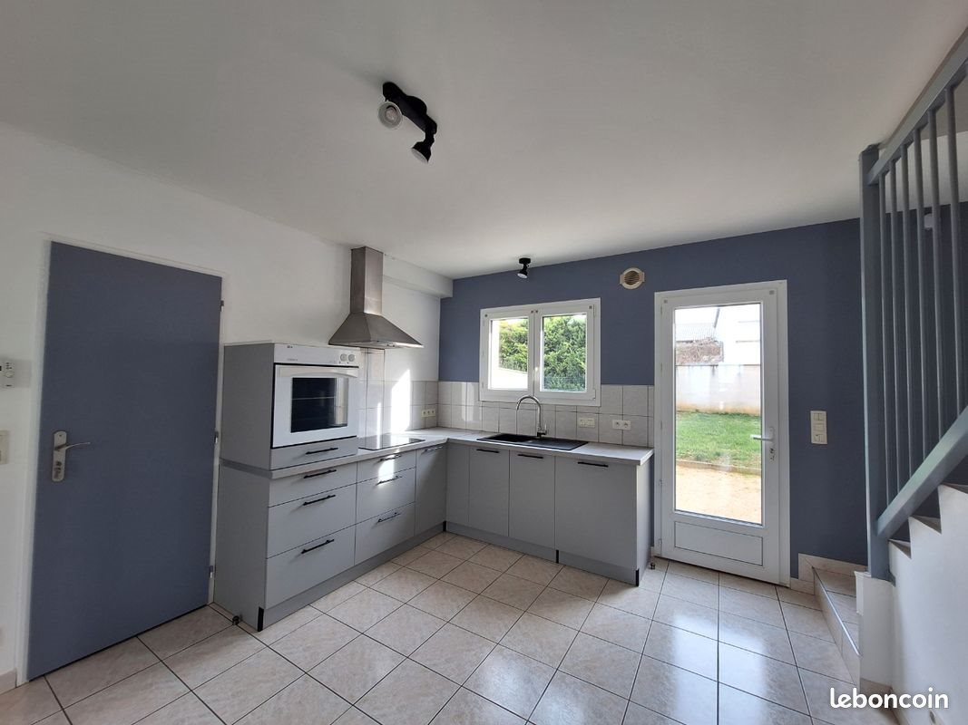Maison à louer, 76m², Bésayes