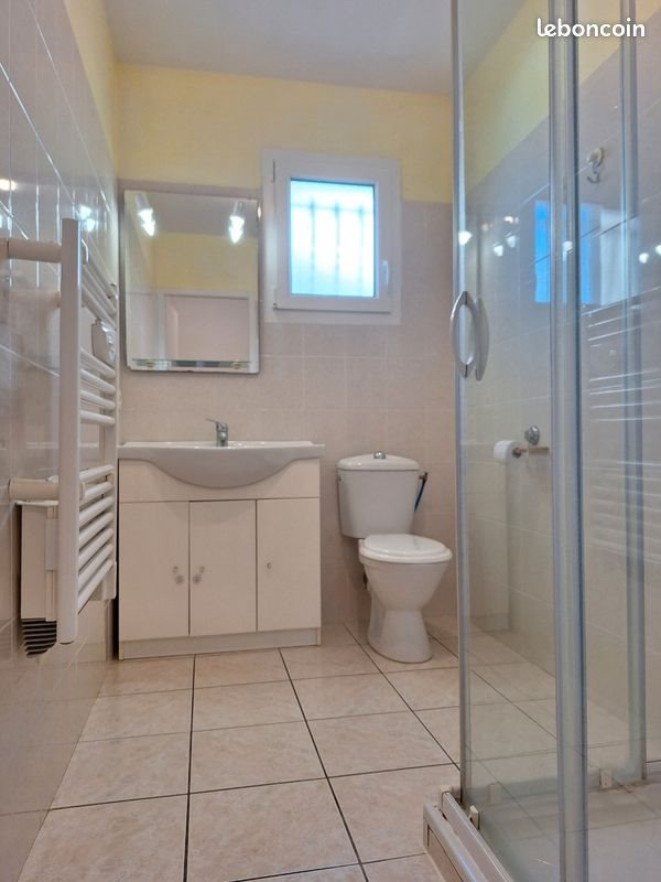 Maison à louer, 76m², Bésayes