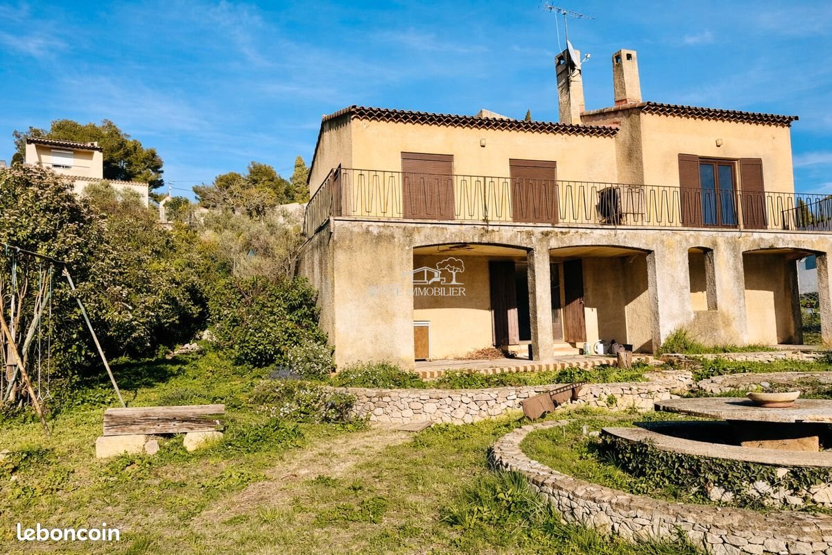 Maison à vendre, 260m², Saint-Mitre-les-Remparts