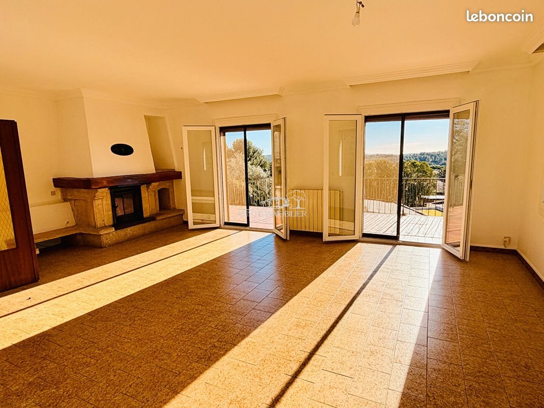 Maison à vendre, 260m², Saint-Mitre-les-Remparts