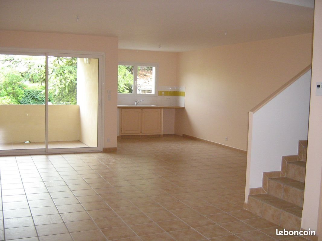Appartement à louer, 89m², Lussas
