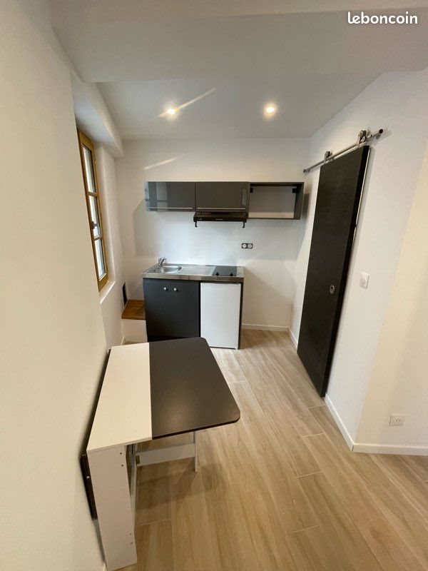 Appartement à louer, 19m², Pélissanne
