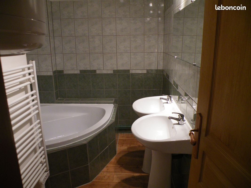 Appartement à louer, 90m², Tenay