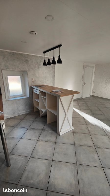 Appartement à louer, 83m², Saint-Julien-les-Rosiers