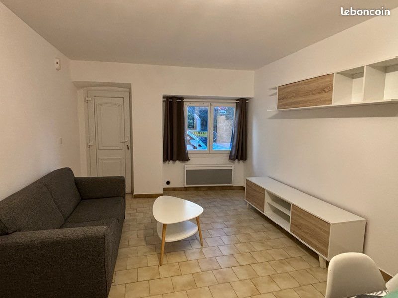 Appartement à louer, 40m², Eyguières