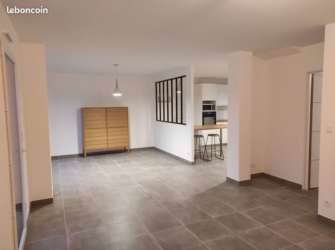 Maison à louer, 109m², Ploemel