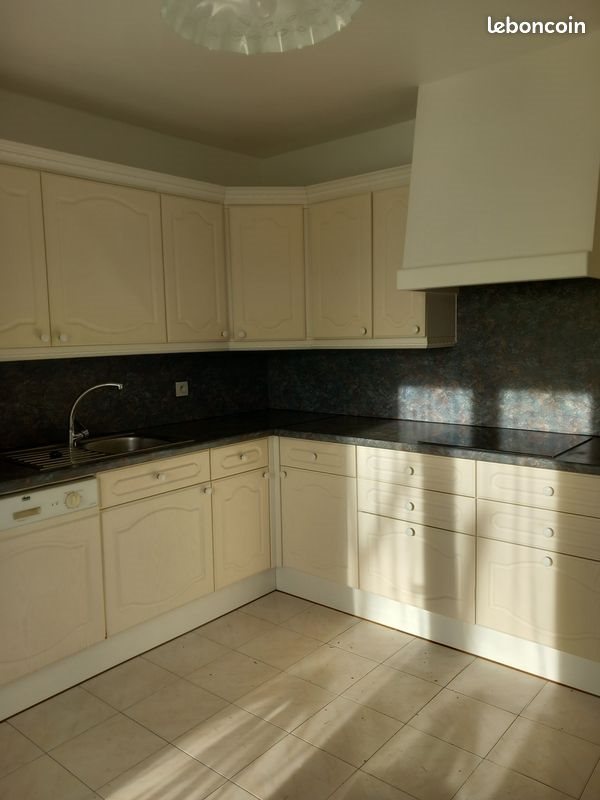 Maison à louer, 110m², Sainte-Féréole