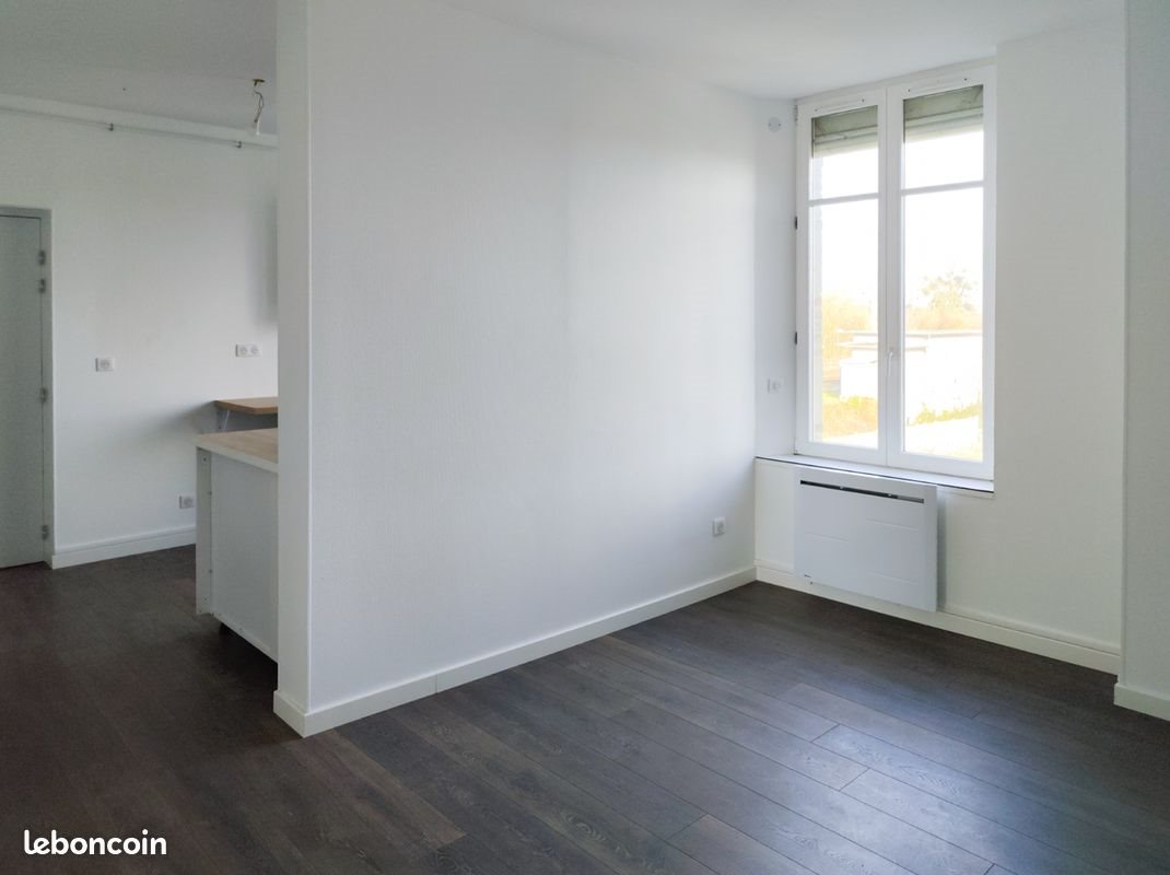 Appartement à louer, 71m², Lucquy