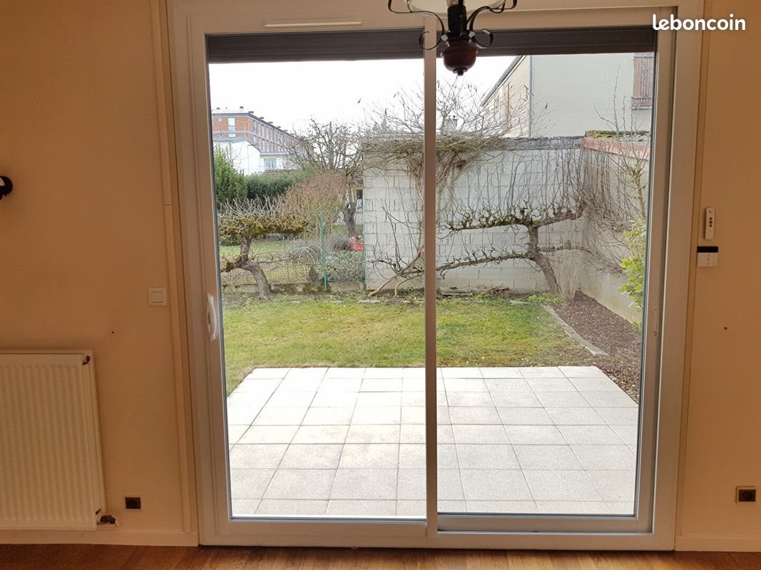 Maison à louer, 92m², Saint-Julien-les-Villas