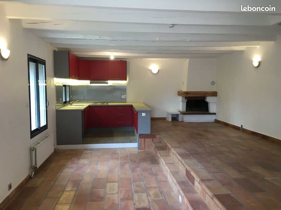 Maison à louer, 80m², Aulas