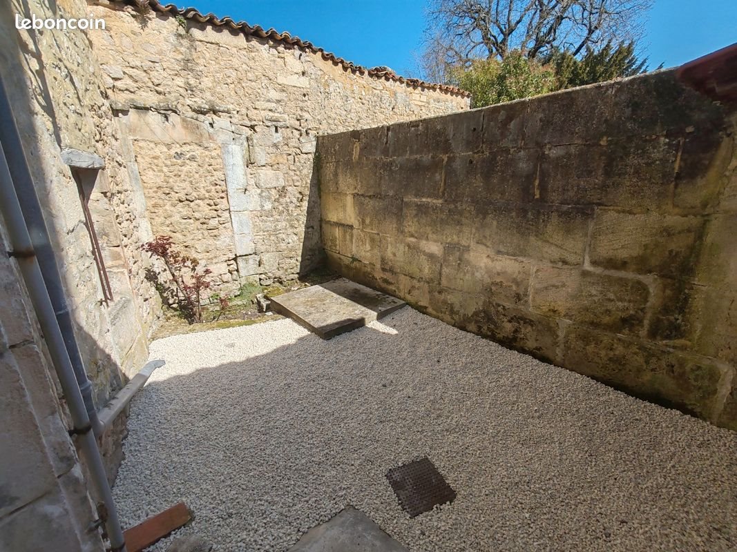 Appartement à louer, 29m², Saint-Jean-d'Angély