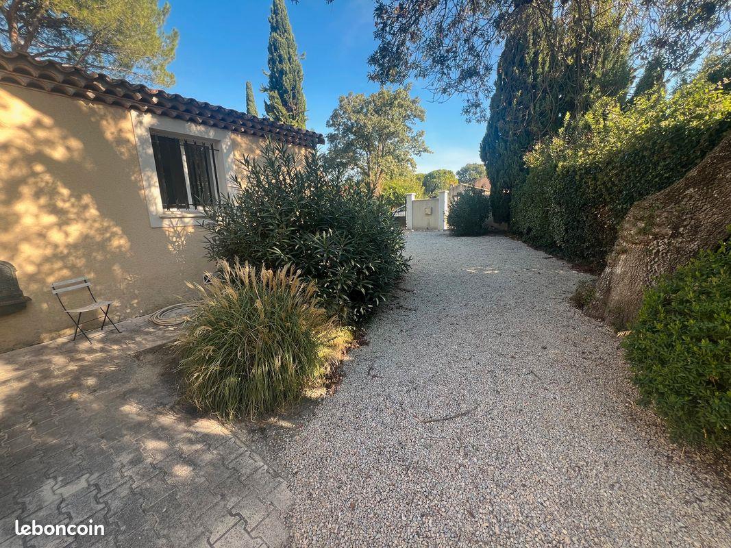 Maison à louer, 130m², Eyguières