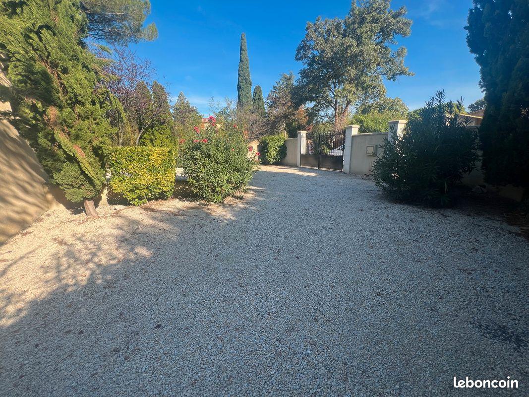 Maison à louer, 130m², Eyguières