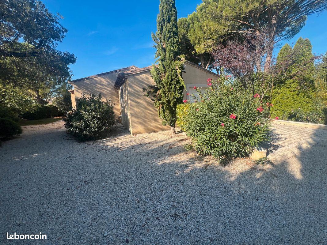 Maison à louer, 130m², Eyguières