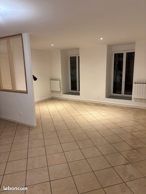 Appartement à louer, 30m², Wassy