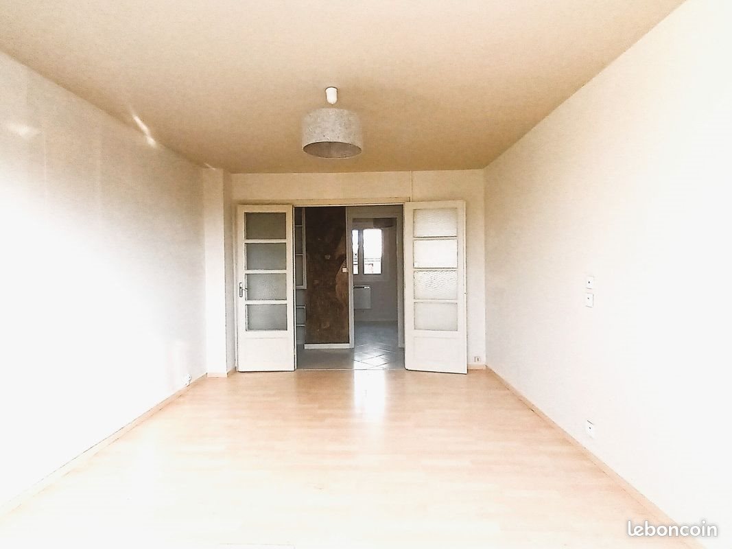Appartement à louer, 52m², Pont-de-Chéruy