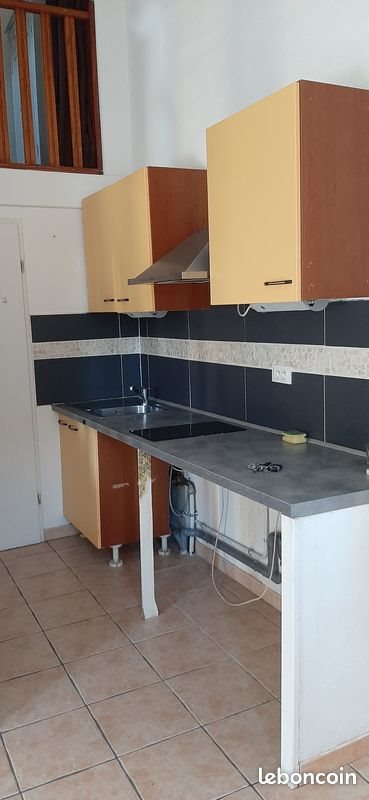 Maison à louer, 37m², Eyguières