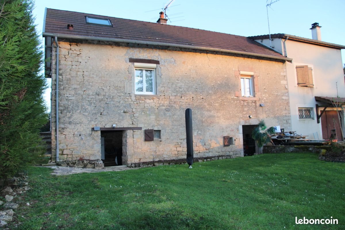 Maison à louer, 75m², Menotey