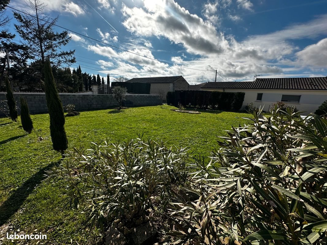 Maison à louer, 145m², Balzac