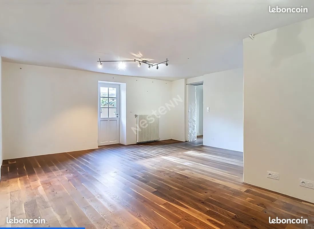 Maison à louer, 300m², Montreuil-sur-Maine