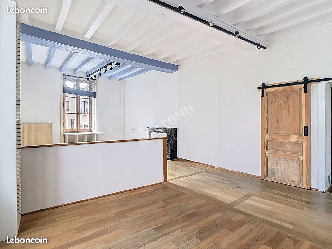 Maison à louer, 300m², Montreuil-sur-Maine