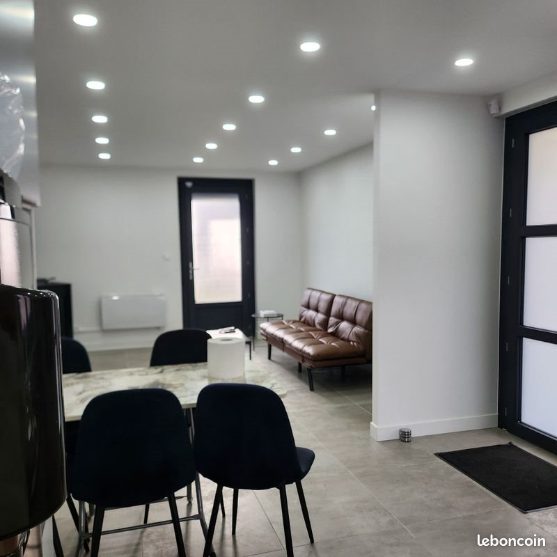 Maison à louer, 67m², Roussillon