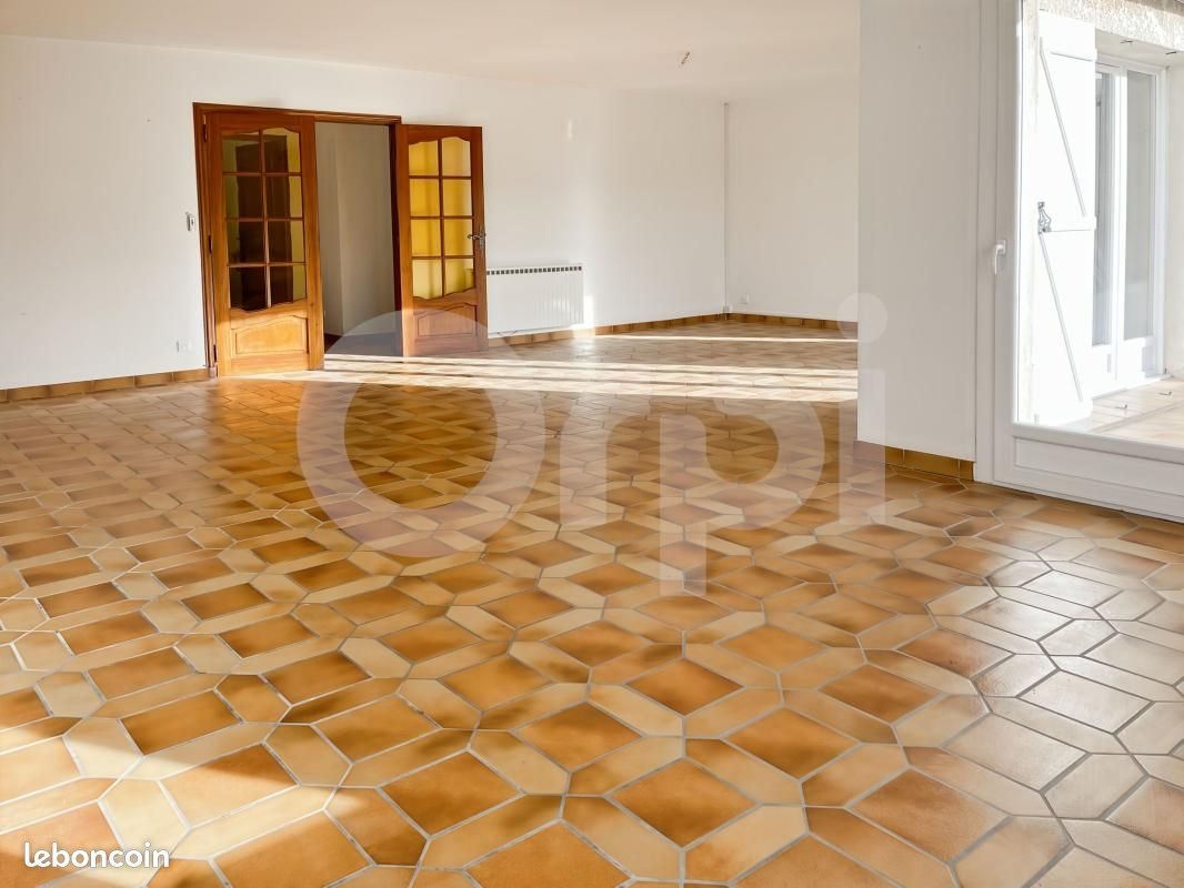 Appartement à louer, 127m², La Crau