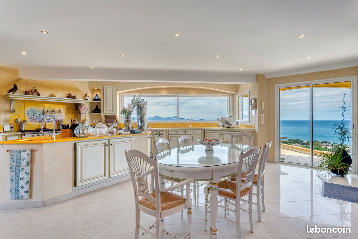 Maison à vendre, 330m², Roquebrune-sur-Argens