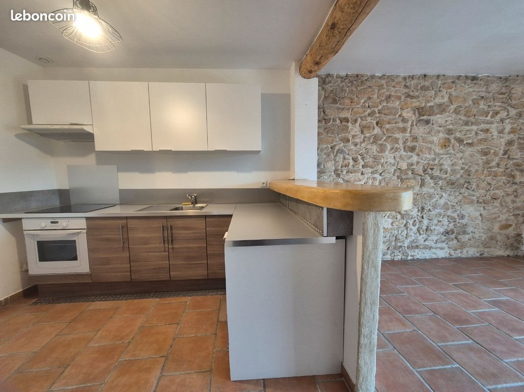 Maison à louer, 65m², Vénéjan