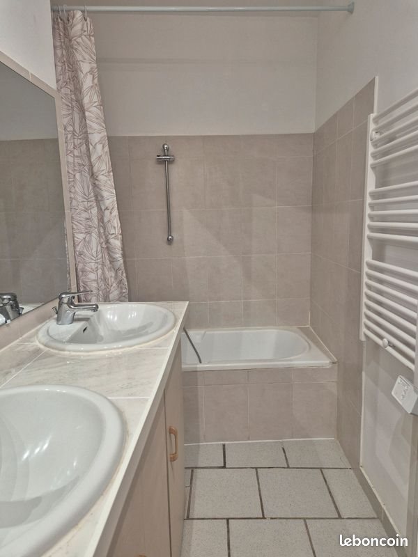 Maison à louer, 65m², Vénéjan